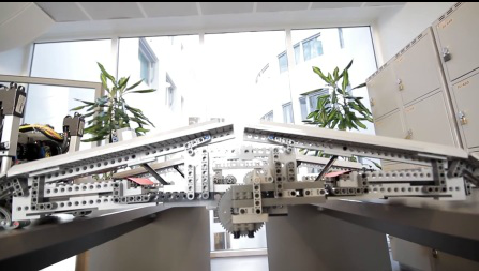 机器车搭桥过桥