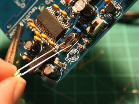 影响PCB板上孔焊接性能的因素