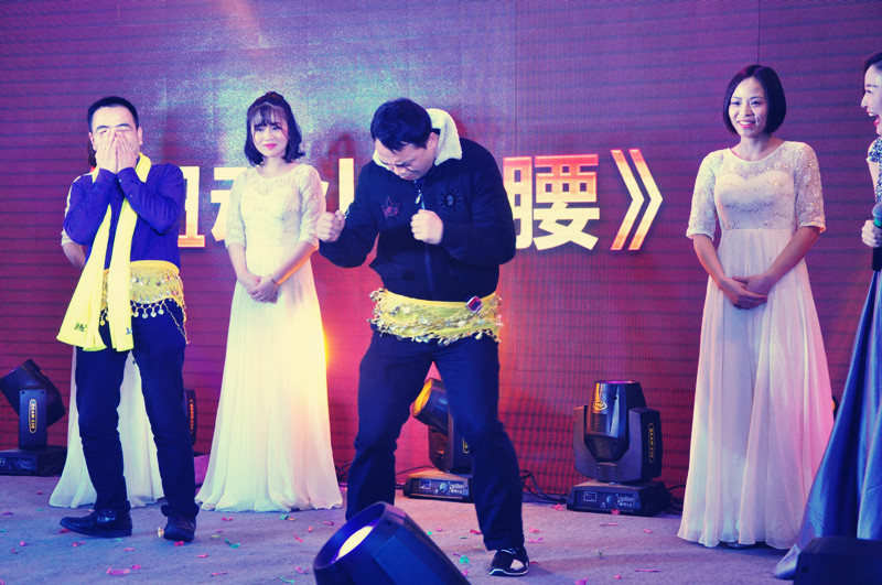 扭动小蛮腰1_副本.jpg 扭动小蛮腰1_副本.jpg