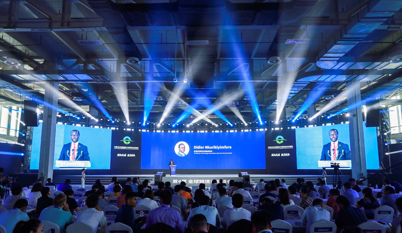 捷配董事长周邦兵出席第四届全球跨境电商峰会 捷配董事长周邦兵出席第四届全球跨境电商峰会