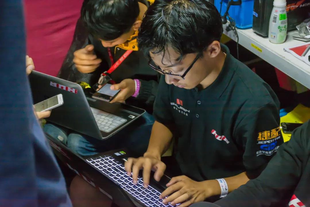 捷配PCB助力湖南大学睿速赛车队