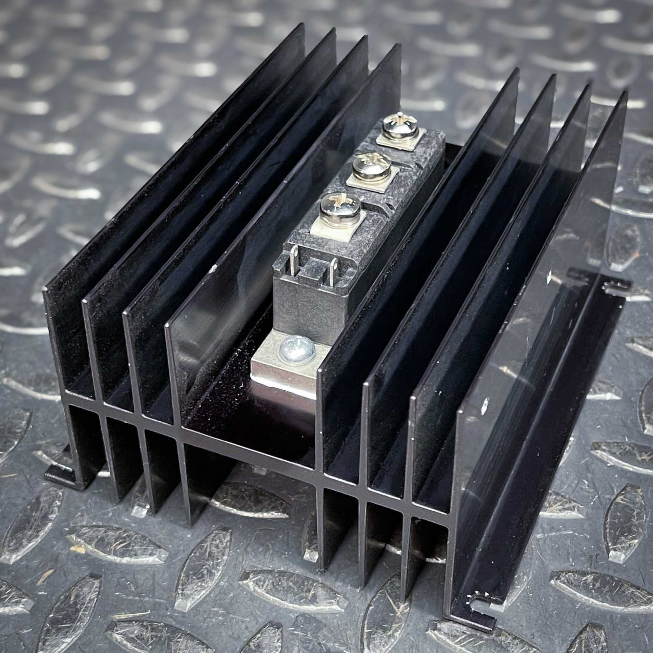 安装在散热器上的晶闸管