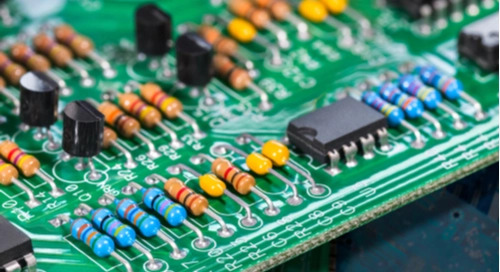 PCB 上的通孔元件焊接