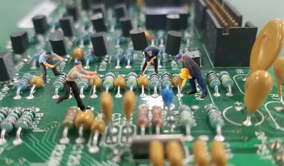 坚固的 PCB 采用通孔元件,具有高应力耐久性。 坚固的 PCB 采用通孔元件,具有高应力耐久性。