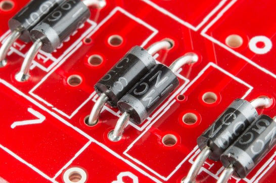 带二极管的红色 PCB