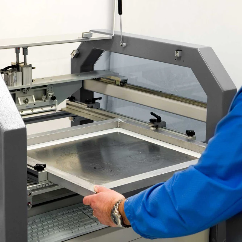 用于大批量 SMT 组装生产的自动化模板打印机