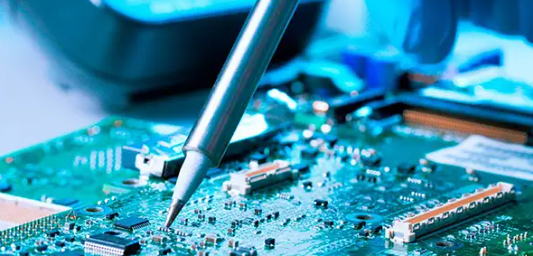 混合技术 PCB 正在进行消费电子产品可靠性的热测试。