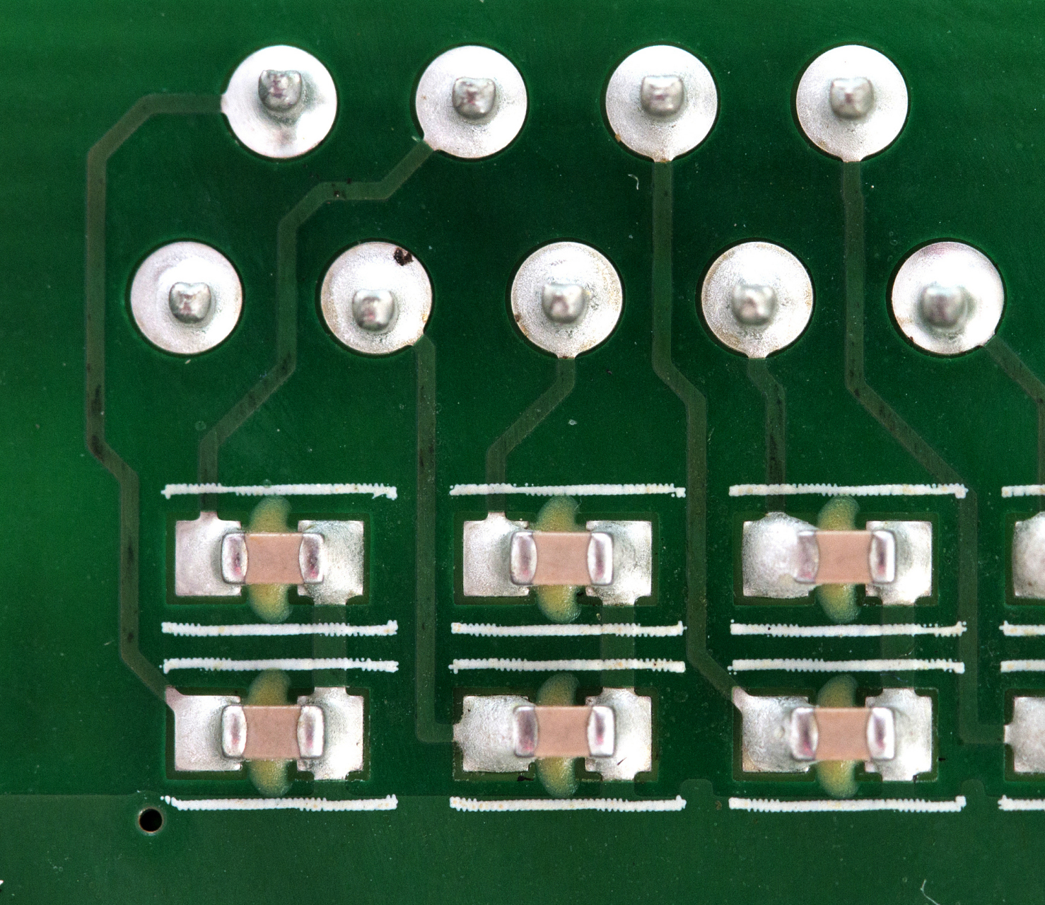 SMT 扼流圈电感值和 PCB 设计应用