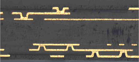 HDI PCB 的横截面显示了微孔和密集层堆叠,以实现信号完整性。 HDI PCB 的横截面显示了微孔和密集层堆叠,以实现信号完整性。