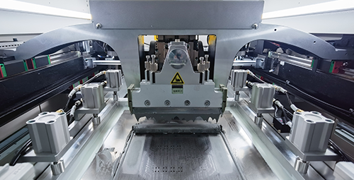 在 SMT 组装中使用模板的锡膏应用 在 SMT 组装中使用模板的锡膏应用