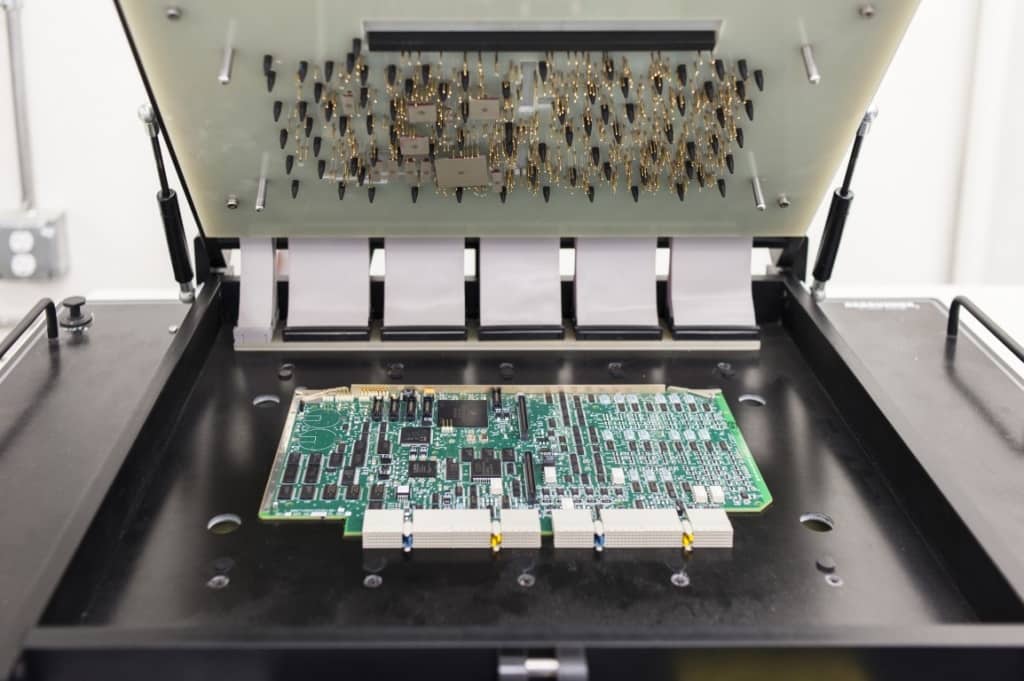 使用 ICT 夹具进行 EV PCB 测试的大电流测试装置 使用 ICT 夹具进行 EV PCB 测试的大电流测试装置
