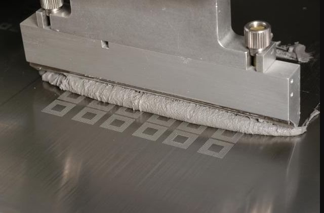 用于 SMT 组装的带焊膏应用的 PCB 模板 用于 SMT 组装的带焊膏应用的 PCB 模板