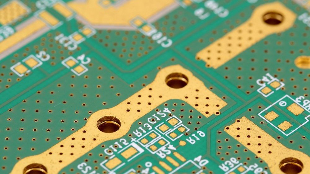 大电流 PCB 中的 2 盎司铜 PCB 大电流 PCB 中的 2 盎司铜 PCB