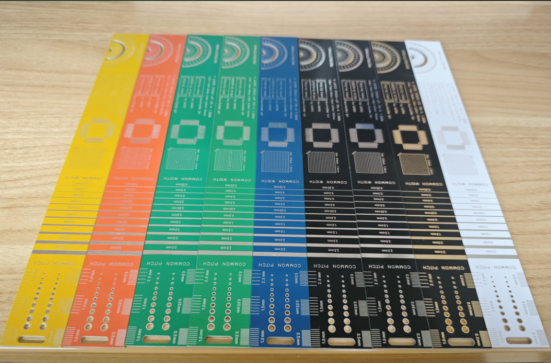 PCB丝印色卡显示阻焊层和丝印颜色之间的对比度