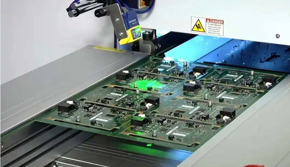 PCB 原型正在测试纵横比可靠性。