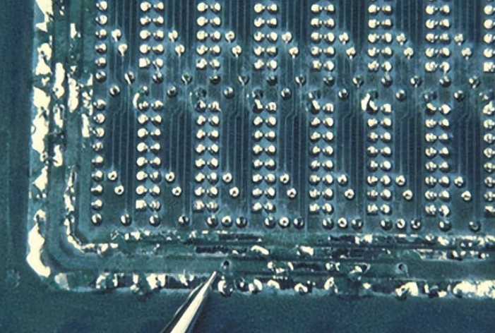 PCB表面污染导致干膜阻焊层分层 PCB表面污染导致干膜阻焊层分层