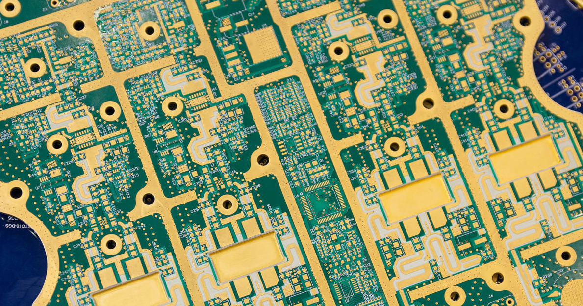 在实际应用中采用 ENEPIG 或 ENIG 表面光洁度的成品 PCB。