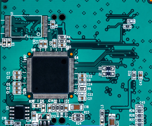 具有优化走线间距的成品 PCB 设计 具有优化走线间距的成品 PCB 设计