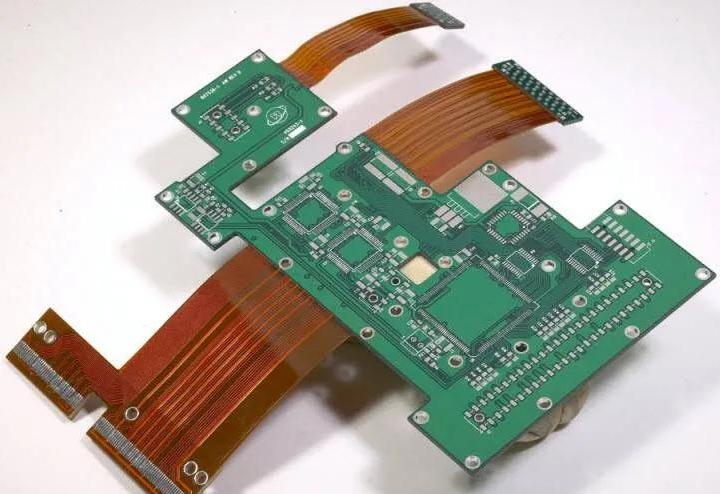 用于起搏器设计的柔性 PCB 与刚性 PCB