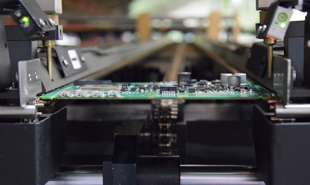 在烘箱中进行回流焊的双面 PCB