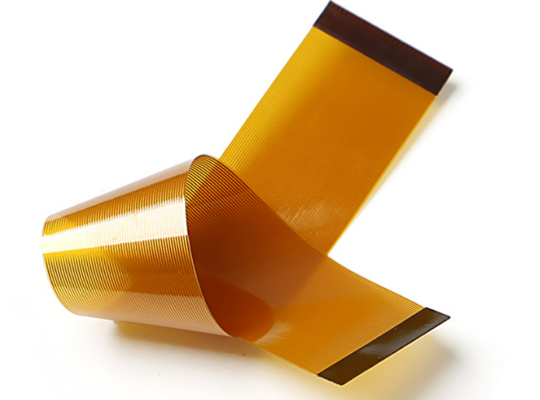 电子阅读器设计中的柔性 PCB，展示可弯曲电路