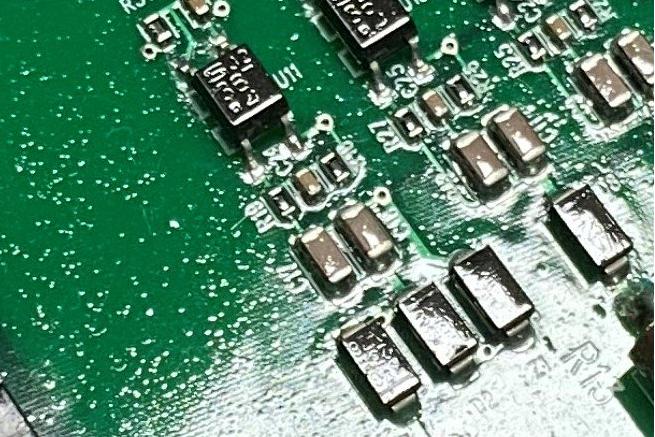 在可穿戴PCB上应用保形涂层以提供保护 在可穿戴PCB上应用保形涂层以提供保护
