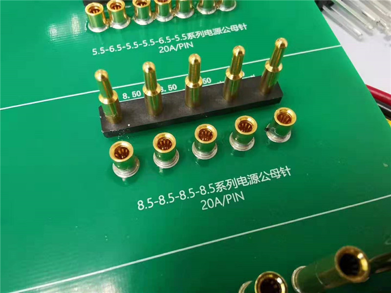 用于电源应用的大电流 PCB 连接器