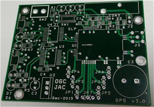 如何在密集PCB布局中，最大限度降低多个isoPower器件的辐射